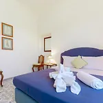 Lo Pozzo, Villa