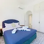 Lo Pozzo, Vila
