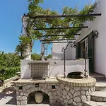 Lo Pozzo, Vila *