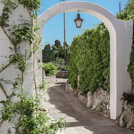 Villa Lo Pozzo, *