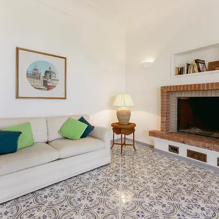 Lo Pozzo, Villa