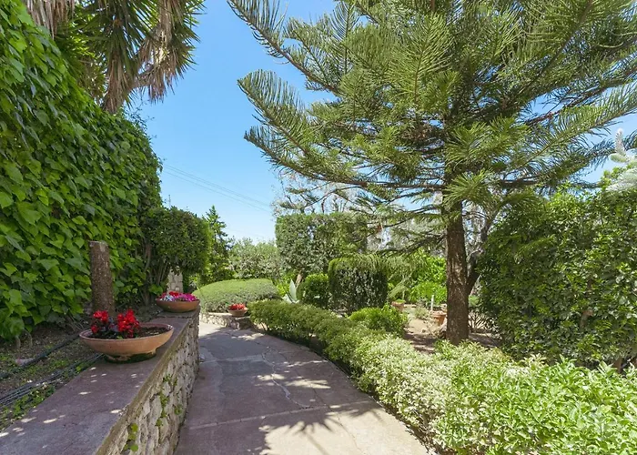 Lo Pozzo, * Anacapri (Isola di Capri)